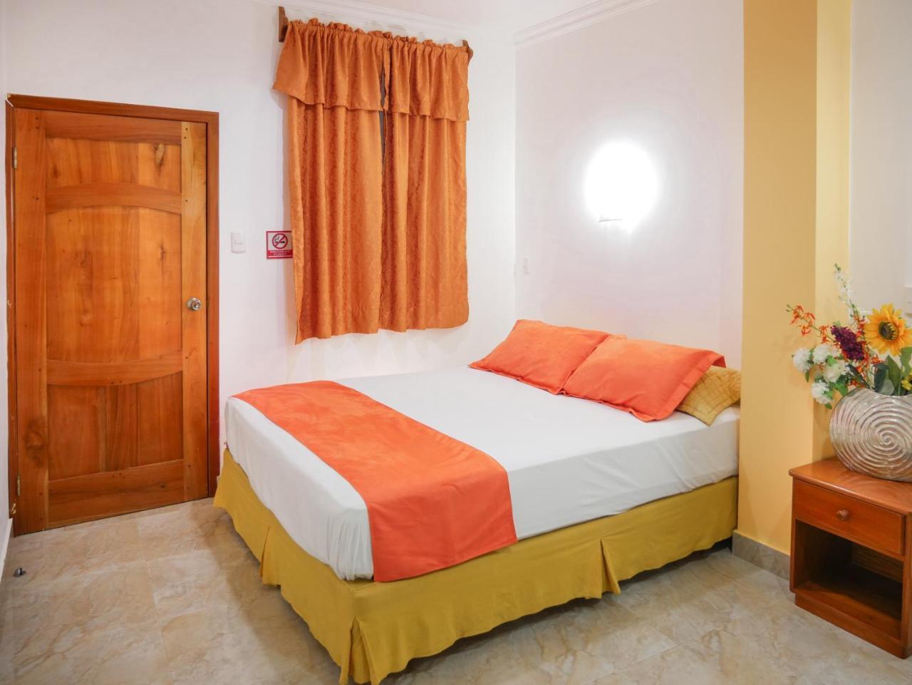 Hostal Espana Puerto Ayora  Eksteriør billede
